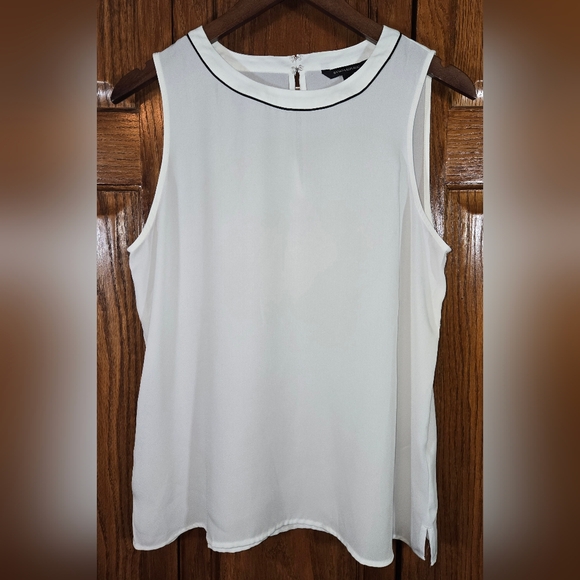 Banana Republic Tops - Banana Republic Sleeveless Crewneck White Tank Top Piped Neck Keyhole Back Sz M